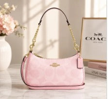 Pink Classic Shoulder Bag – Elegant Everyday Handbag